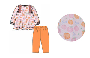 This adorable Anavini tunic set for girls features a playful pumpkin print in pink and orange, complete with matching orange leggings. The perfect choice for your little one's fall wardrobe!