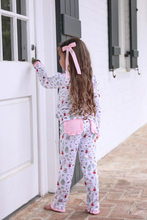 Load image into Gallery viewer, Get ready to dance your way into the holidays with our Nutcracker Ballet Loungewear Set from Trotter Street Kids! Made with comfort and style in mind, this set is the perfect addition to her wardrobe. So take a twirl, relax, and get cozy in our festive loungewear.
